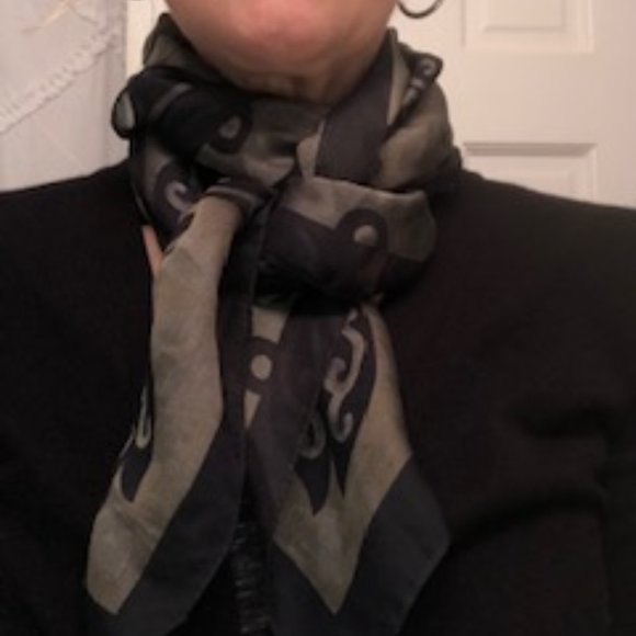 Beautiful large square multi-patterned printed chiffon scarf - Picture 2 of 14